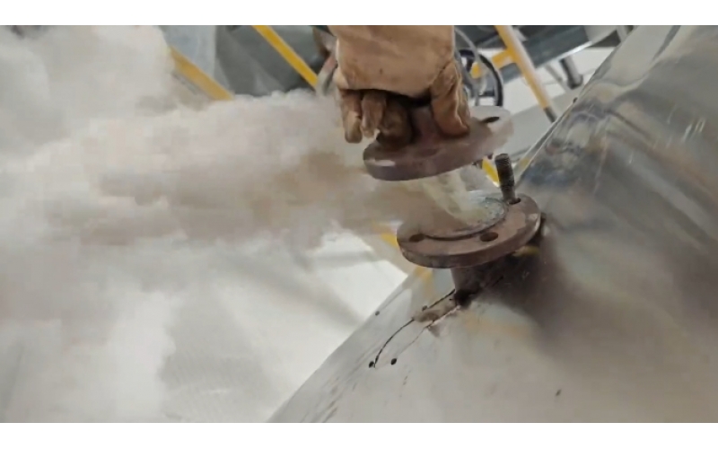 钛白粉管线温度计套管断裂案例